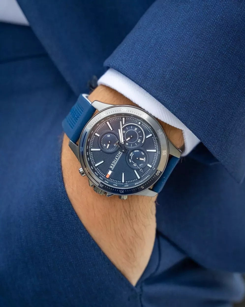 Tommy Hilfiger 1791721 blue men’s watch with silicone strap worn on wrist
