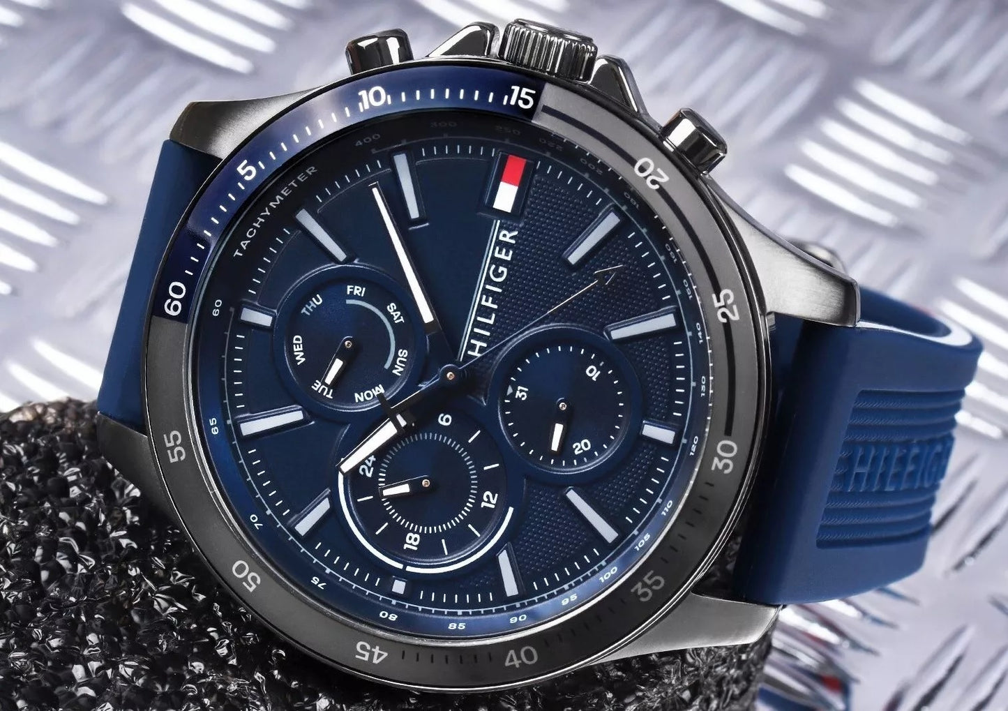 Tommy Hilfiger 1791721 men’s watch with blue silicone strap and blue dial