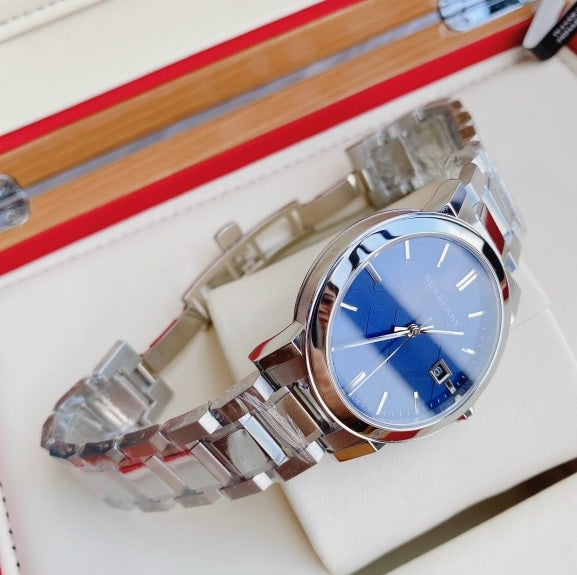 Burberry BU9031 unisex watch with blue dial and silver bracelet