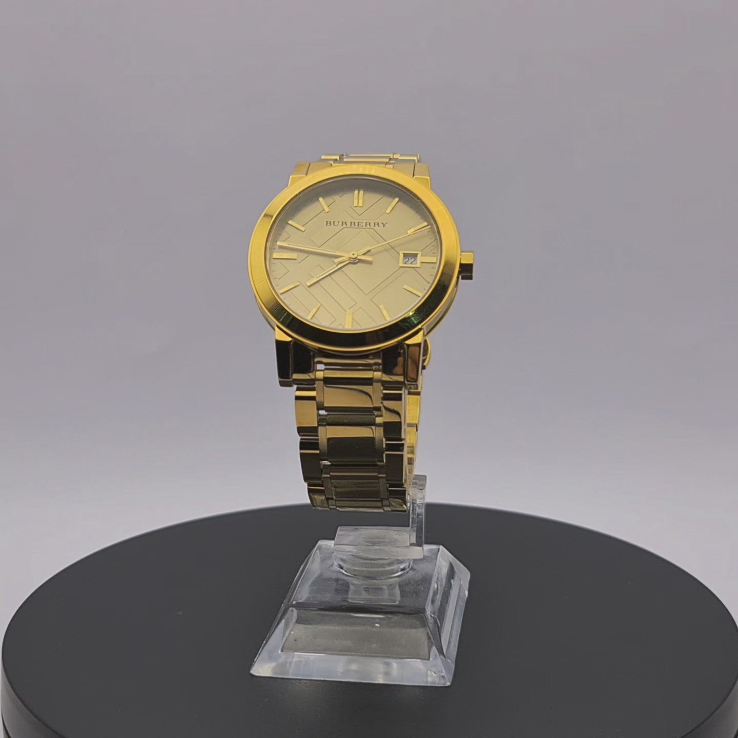 360-degree rotating view of Burberry BU9033 gold-tone stainless steel watch with champagne check dial.