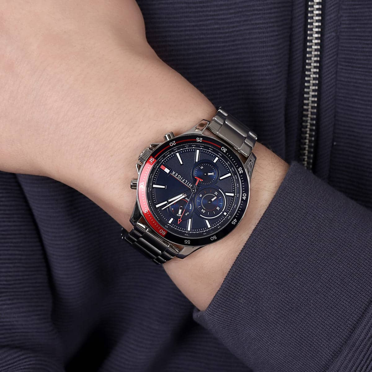 Tommy Hilfiger 1791718 men’s watch with blue dial worn on wrist